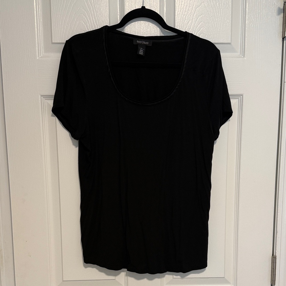 White House Black Market Black Scoop Neck Short Sleeve Tee